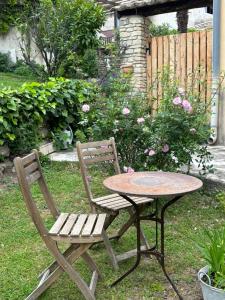 Maisons de vacances Villa Helene in the heart of the center of Fontaine de Vaucluse : photos des chambres