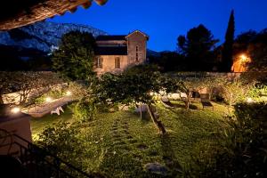 Maisons de vacances Villa Helene in the heart of the center of Fontaine de Vaucluse : photos des chambres