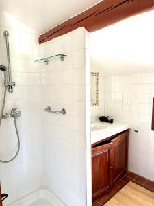 Maisons de vacances Villa Helene in the heart of the center of Fontaine de Vaucluse : photos des chambres