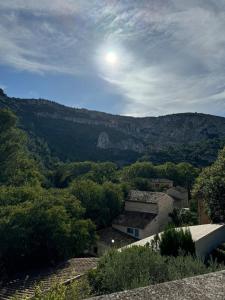Maisons de vacances Villa Helene in the heart of the center of Fontaine de Vaucluse : photos des chambres