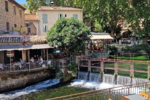 Maisons de vacances Villa Helene in the heart of the center of Fontaine de Vaucluse : photos des chambres