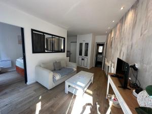 Charmant cocon iodé cosy équipé, baigné de lumière, situé au cœur de La Rochelle à 1min à pied du marché central avec TV et Wifi