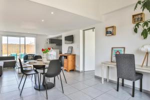 Maisons de vacances La tranquilite bleue - Maison avec Parking cloture : photos des chambres