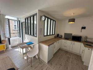 LOasis Marin meublé, lumineux et cosy à 1min à pied du marché dans lhyper centre de La Rochelle avec TV et Wifi