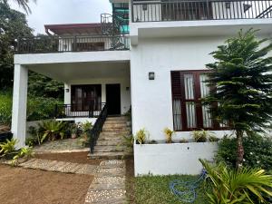 Misty Hills Lakeview Lounge