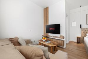 Artemis 102 - Seaside Stories