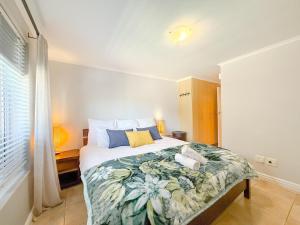 Kloof Gardens: Pool Braai with Lagoon Views