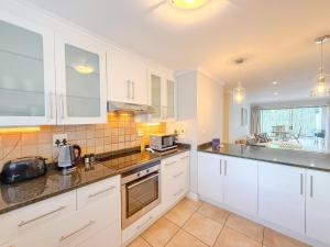 Kloof Gardens: Pool Braai with Lagoon Views