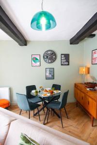 2 Bedroom Modern Apartment with Stunning Chester Views