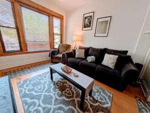 The Roscoe Village Guesthouse