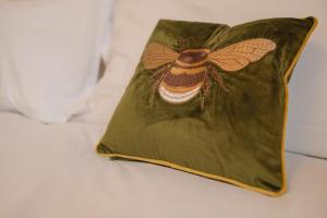 Luxury 1-Bed Apartment - Free Parking - Heart of Southville