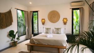 Splendid 3 BR villa with large pool and garden