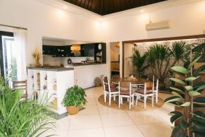 Splendid 3 BR villa with large pool and garden