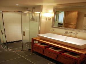Maisons de vacances Lovely Cottage in Valreas with Swimming Pool : photos des chambres