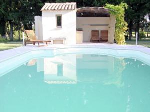 Maisons de vacances Lovely Cottage in Valreas with Swimming Pool : photos des chambres