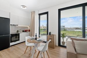 Artemis 102 - Seaside Stories