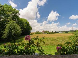 Maisons de vacances Spacious farmhouse with private heated pool in a rustic garden : photos des chambres