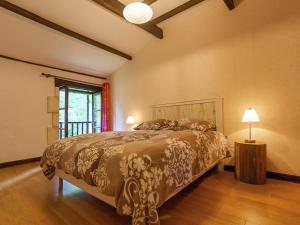 Maisons de vacances Spacious farmhouse with private heated pool in a rustic garden : photos des chambres