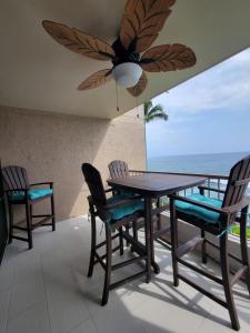 Gorgeous Oceanfront Condo, Kona Reef Resort A25, 3rd Floor