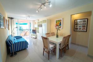 Amplio apartamento familiar con piscina y vistas al mar en Benicàssim