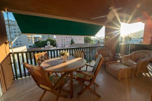 Amplio apartamento familiar con piscina y vistas al mar en Benicàssim