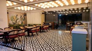 La Riviera Suites