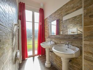 Maisons de vacances Spacious holiday home in Aure sur Mer with garden : photos des chambres