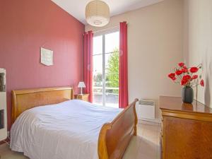 Maisons de vacances Spacious holiday home in Aure sur Mer with garden : photos des chambres