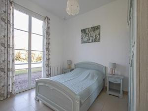 Maisons de vacances Spacious holiday home in Aure sur Mer with garden : photos des chambres
