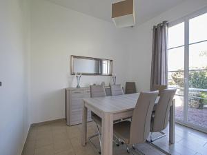 Maisons de vacances Spacious holiday home in Aure sur Mer with garden : photos des chambres