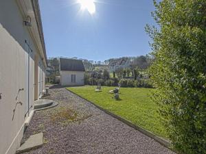 Maisons de vacances Spacious holiday home in Aure sur Mer with garden : photos des chambres
