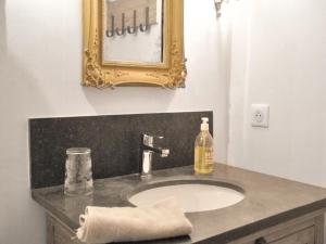 Splendid Villa in Viens with Swimming Pool