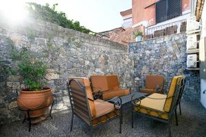 Tepeleni Suites - Poolside Suites in Agia