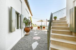 Tepeleni Suites - Poolside Suites in Agia