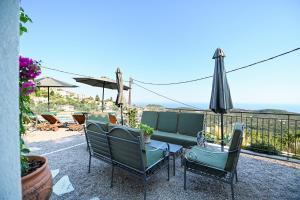 Tepeleni Suites - Poolside Suites in Agia