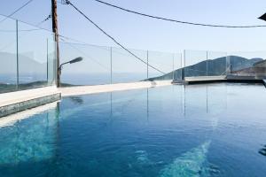Tepeleni Suites - Poolside Suites in Agia