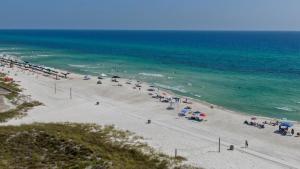 Renovated Condo 4-Min Walk to Beach & Pools