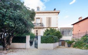 Aura Apartments by Halldis