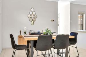 Opie Grove - Parkside Calm near West Beach & Trails