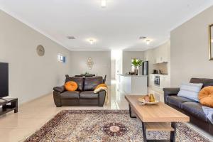 Opie Grove - Parkside Calm near West Beach & Trails