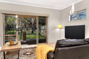 Opie Grove - Parkside Calm near West Beach & Trails