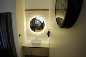 Teak and Lake Homestay