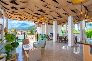 Kata Hill Sea View Hotel