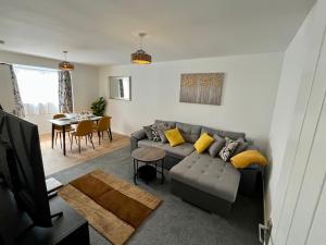 St Andrews Gardens- 2 bedroom flat with views over town- A welburg property managed by Catchpole Stays