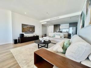 2202 Luxury The Wave