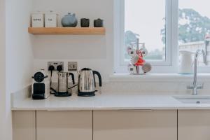 Charming Dual - Cottage A Private Modern Retreat