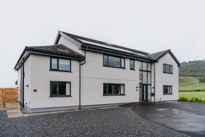 Charming Dual - Cottage A Private Modern Retreat