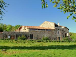 Maisons de vacances Very nice cottage with studio on a domain with heated pool : photos des chambres