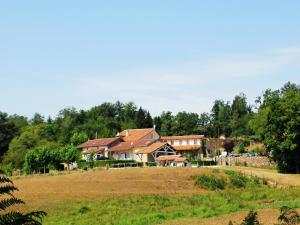 Maisons de vacances Very nice cottage with studio on a domain with heated pool : photos des chambres