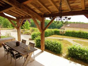 Maisons de vacances Very nice cottage with studio on a domain with heated pool : photos des chambres